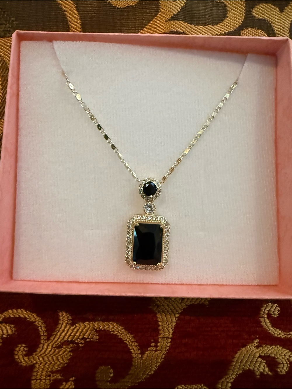 Elegant Black Stone Pendant Necklace - Women Jewelry